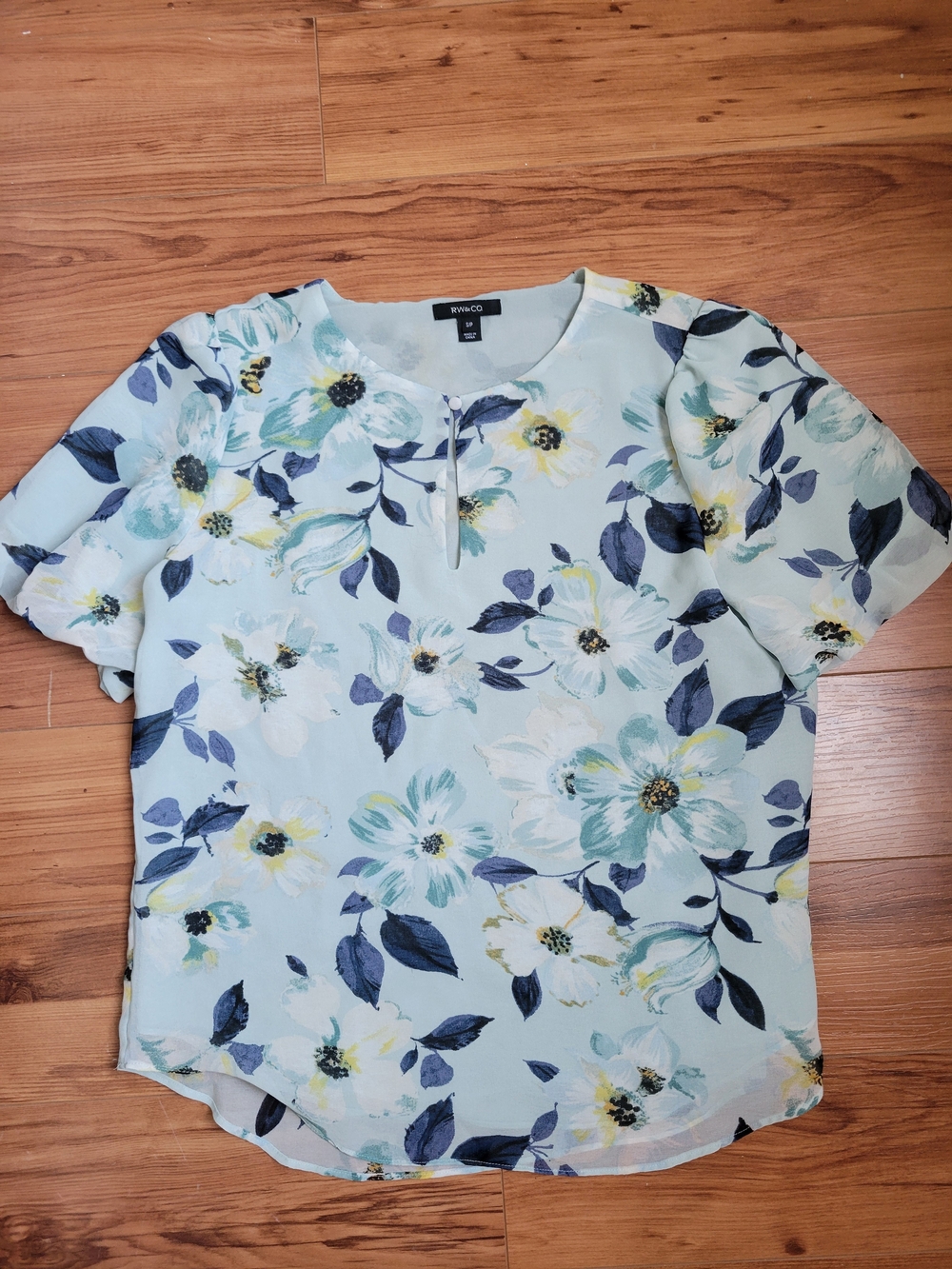RW&CO. Light Blue Floral Short Sleeve Blouse